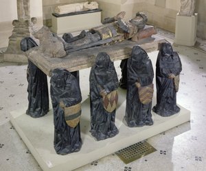 Philippe Pot (1428-94) sírja a Citeaux-i apátságból, 1480-83 körül (polikróm kő) (lásd még: 98041)
